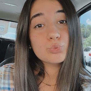 Meet your Posher, Chloe